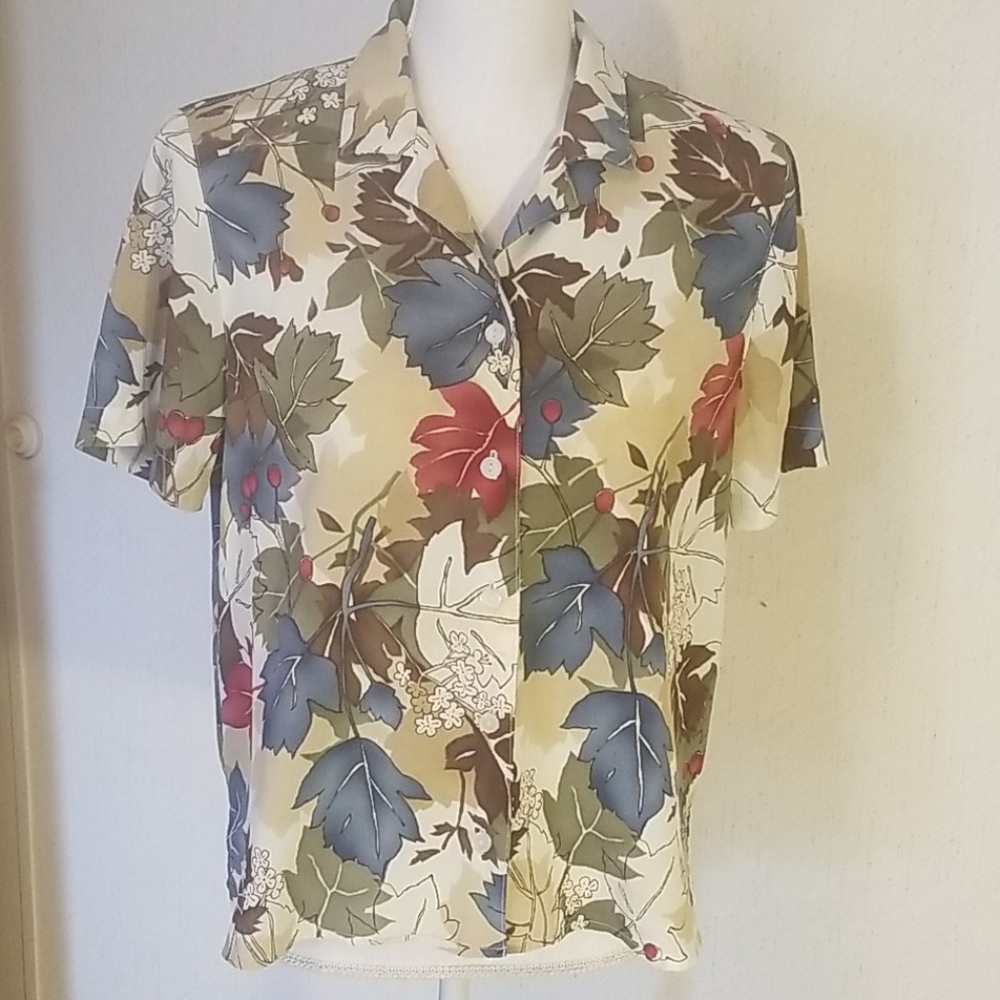 H17 - Alfred Dunner button down collar shirt